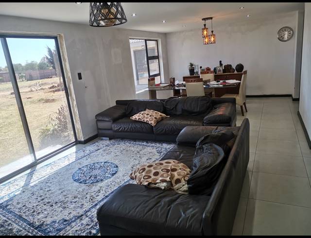 5 BEDROOM FREEHOLD FOR SALE IN BENONI ORCHARDS AH